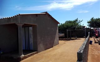 1 Bedroom House in Bram Fisherville
