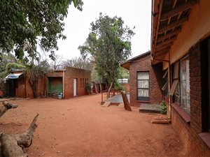 1010 m² Land available in Hatfield