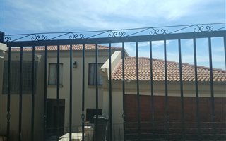 5 Bedroom House in Rangeview