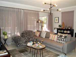 2 Bed Apartment in Saxonwold