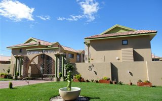 3 Bedroom Townhouse in Lennoxton