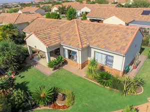 2 Bed House in Hazeldean (Silverlakes Surroundings)