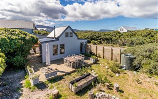 2 Bedroom House in Kommetjie
