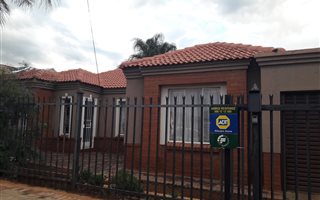 4 Bedroom House in Eloffsdal