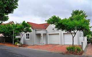 2 Bedroom House in Boschenmeer Golf Estate