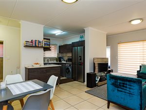 3 Bed Apartment in Olivedale