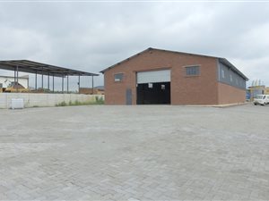 465 m² Industrial space in Waterval East