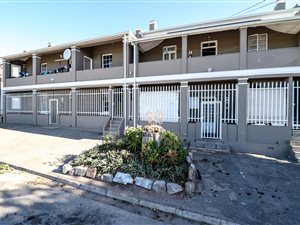 19 Bed Apartment in Sunnyside