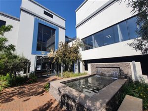 3300 m² Commercial space in Hatfield