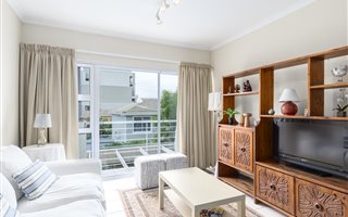 2 Bedroom Apartment in Bloubergrant