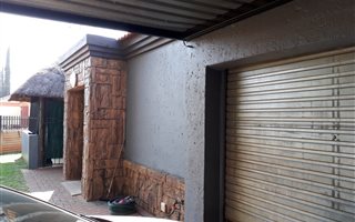 2 Bedroom House in Eloffsdal