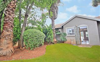3 Bedroom Townhouse in Weltevreden Park