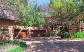 6 Bedroom House in Leeuwfontein