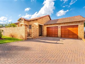 3 Bed Apartment in Ruimsig
