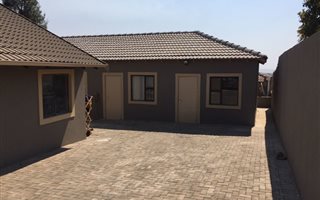 2 Bedroom Apartment in Cosmo City