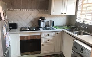 3 Bedroom Townhouse in Rooihuiskraal