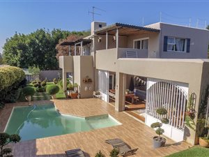 5 Bed House in Hurlingham Manor