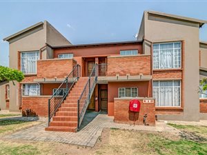 3 Bed Townhouse in Honeydew Manor
