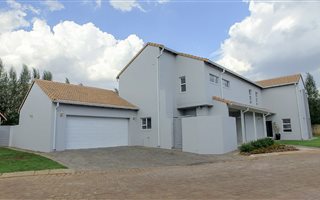 5 Bedroom House in Faerie Glen