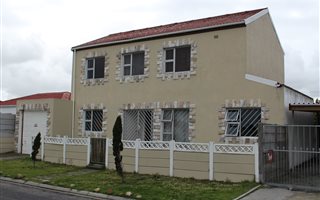 6 Bedroom House in Ruyterwacht