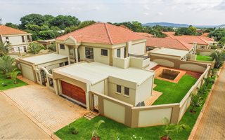 4 Bedroom House in Montana Park