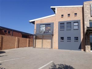 Commercial space in Willow Park Manor