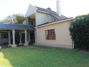 6 Bed House in Van Der Stel