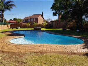 3 Bedroom Townhouse in Die Hoewes