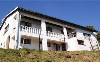 7 Bedroom House in Umhlatuzana