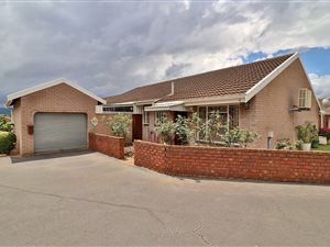 3 Bed Townhouse in Hayfields