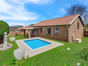 3 Bed Townhouse in Honeydew Manor