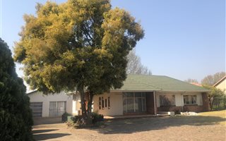 220 m² Commercial space in Westdene