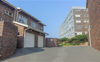 3 Bedroom Townhouse in Athlone Park