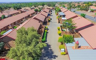 2 Bedroom Simplex in Rooihuiskraal North