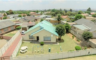 3 Bedroom House in Ridgeway