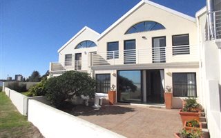3 Bedroom House in Lagoon Beach