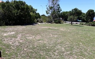 600 m² Land available in Klein Brak River