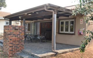 3 Bedroom Apartment in Freeland Park