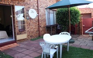 2 Bedroom Townhouse in Zwartkop