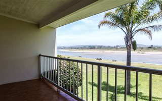 3 Bedroom House in Keurboomstrand