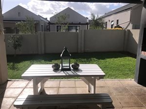 4 Bed House in Kelderhof Country Village