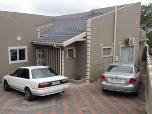 4 Bed House in Lotus Park