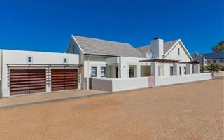4 Bedroom House in Schonenberg Estate