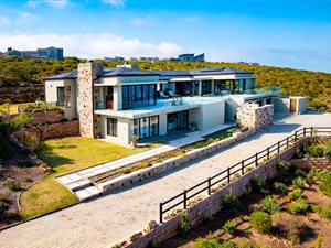 5 Bed House in Oubaai and surrounds