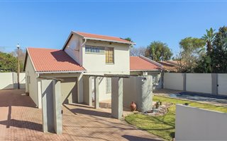 3 Bedroom House in Sunninghill