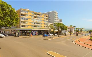 1 Bedroom Apartment in Three Anchor Bay