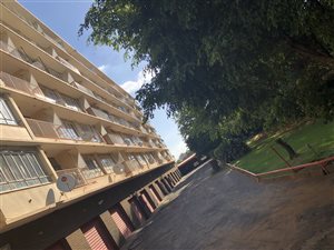 2 Bed Flat in Muckleneuk