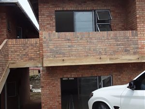 6 Bed House in Merebank East