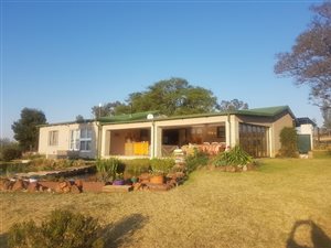 8.5 ha Smallholding in Hekpoort