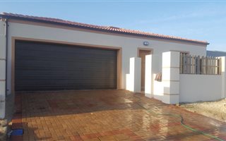 3 Bedroom House in Fairview Golf Estate